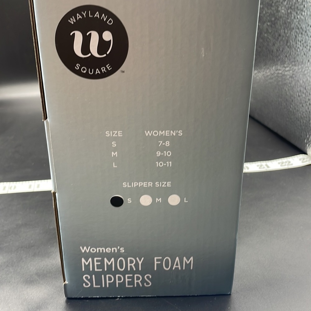 Women's Wayland Square  Memory Foam Slippers  No Slip Technology - Picture 5 of 5